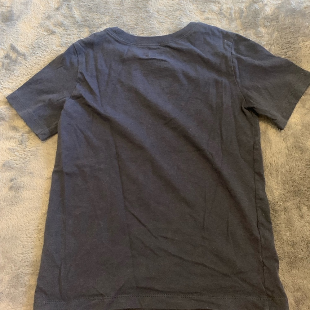 OshKosh B'gosh Navy Blue and Green Short Sleeve Tee with Dinosaur Design Size 6 - Picture 3 of 3